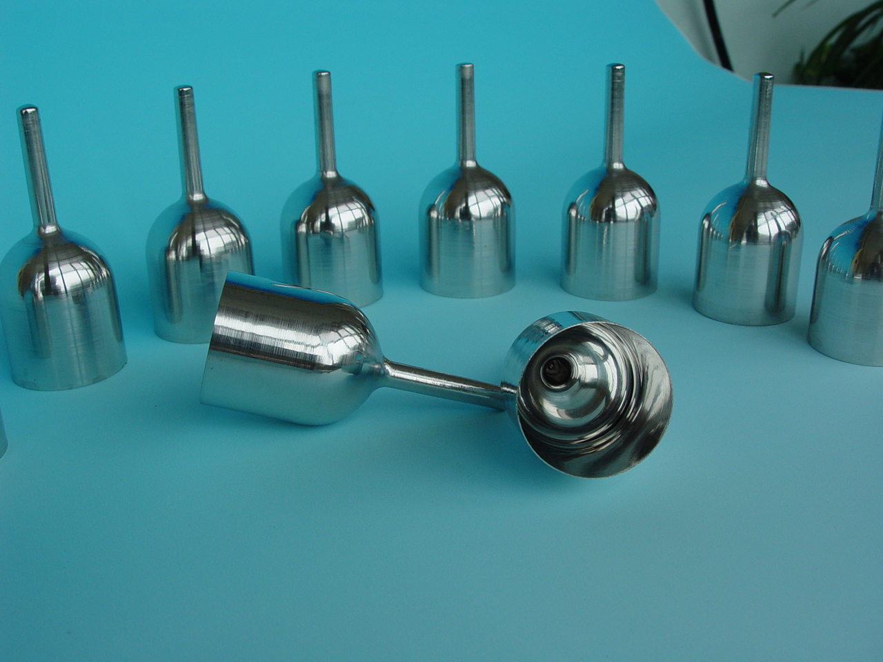 趙景謙的板料旋壓成型技術蜚聲海內外(圖2) 趙景謙的板料旋壓成型技術蜚聲海內外(圖2)